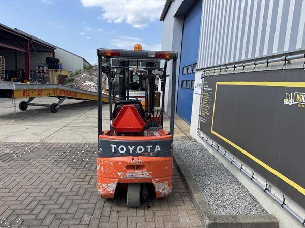 Grote foto vs 22241 elektrische heftruck toyota 3000mm sideshift accu2021 agrarisch heftrucks