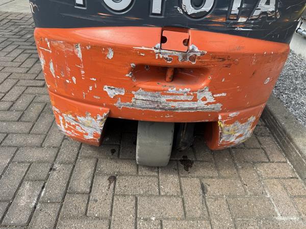 Grote foto vs 22241 elektrische heftruck toyota 3000mm sideshift accu2021 agrarisch heftrucks