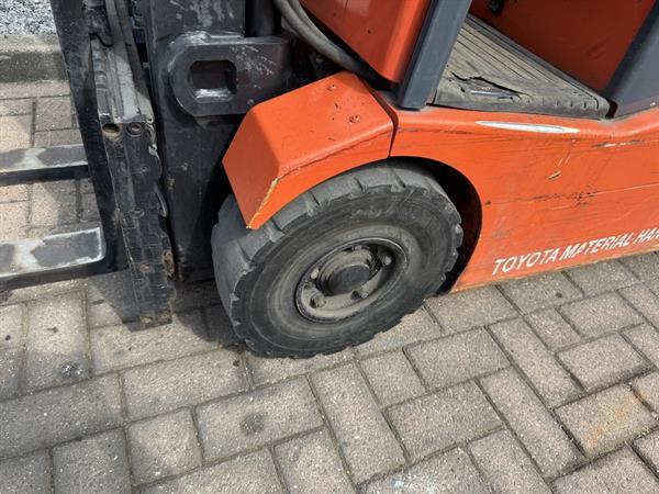 Grote foto vs 22241 elektrische heftruck toyota 3000mm sideshift accu2021 agrarisch heftrucks