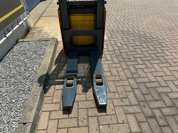 Grote foto vs 22230 elektrische stapelaar 1050kg 2985mm doe het zelf en verbouw hefwerktuigen