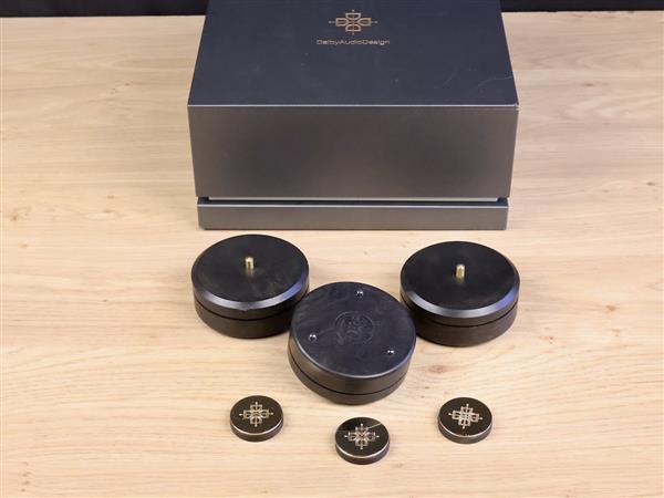 Grote foto dalby audio design d7 ge90 gabon ebony highend end audio isolation feet set of 3 audio tv en foto algemeen