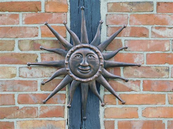 Grote foto wandornament zon koperkleur metaal tuin en terras tuindecoratie