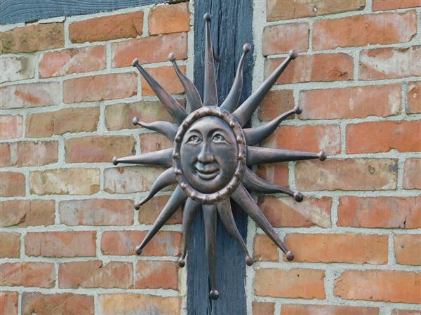 Grote foto wandornament zon koperkleur metaal tuin en terras tuindecoratie
