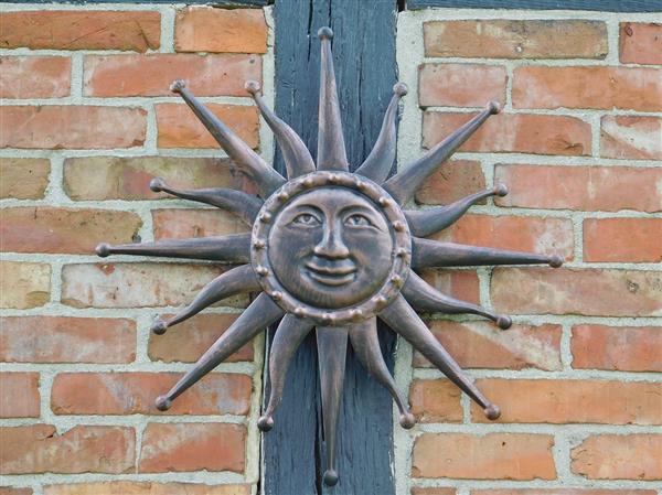 Grote foto wandornament zon koperkleur metaal tuin en terras tuindecoratie