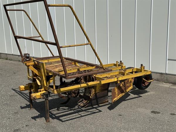 Grote foto damcon pl20 plantmachine voor bomen met spitmachine agrarisch zaaimachines