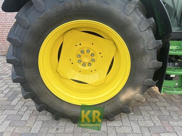 Grote foto john deere 6100m 697386 agrarisch tractoren
