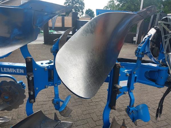 Grote foto lemken juwel 8 v3n100 3 schaar ploeg met snedemixer agrarisch ploegen