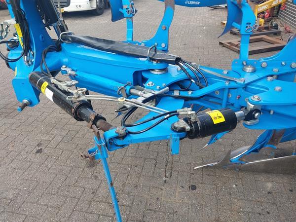 Grote foto lemken juwel 8 v3n100 3 schaar ploeg met snedemixer agrarisch ploegen