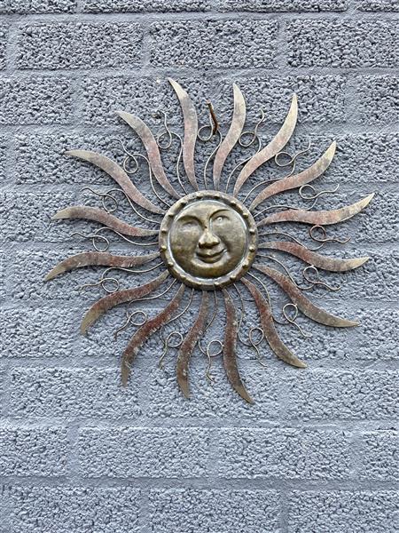 Grote foto prachtig wandornament metaal van de zon. tuin en terras tuindecoratie