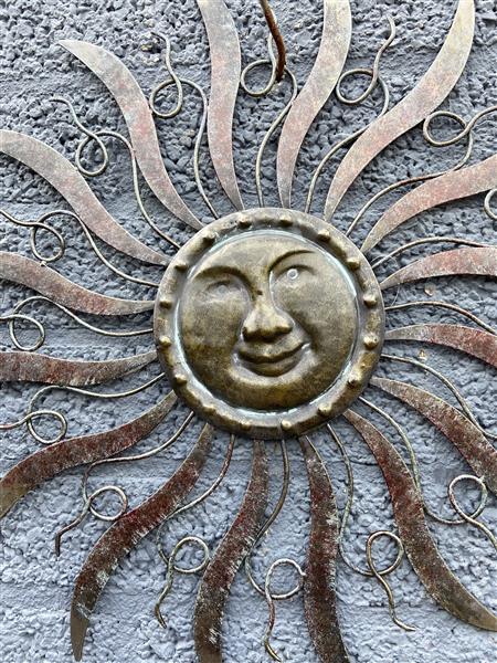 Grote foto prachtig wandornament metaal van de zon. tuin en terras tuindecoratie