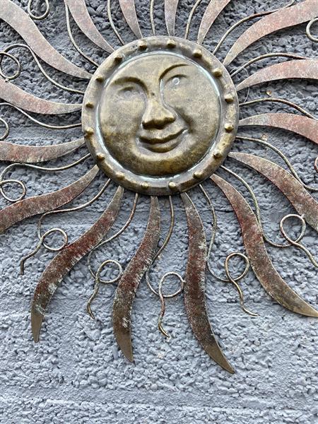 Grote foto prachtig wandornament metaal van de zon. tuin en terras tuindecoratie