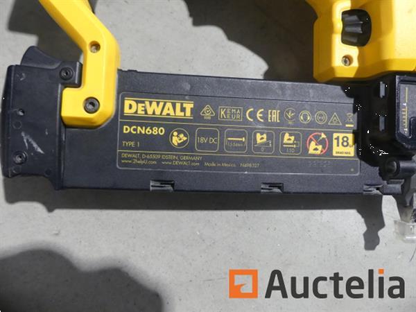 Grote foto dewalt accuspijkermachine bouwplaatsradio doe het zelf en verbouw gereedschappen en machines