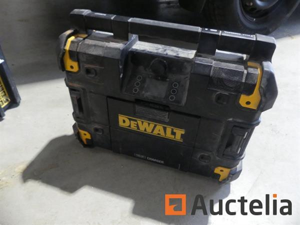 Grote foto dewalt accuspijkermachine bouwplaatsradio doe het zelf en verbouw gereedschappen en machines