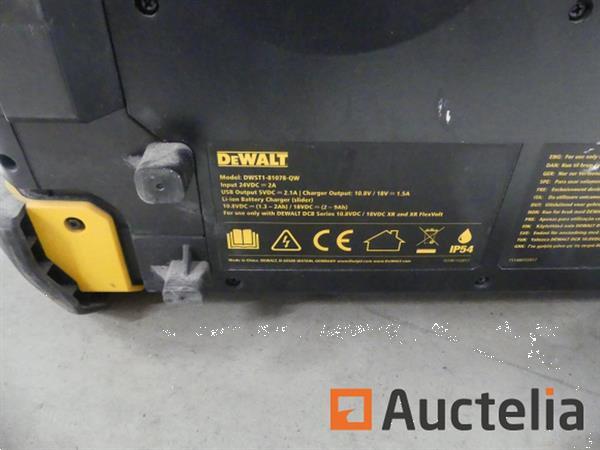 Grote foto dewalt accuspijkermachine bouwplaatsradio doe het zelf en verbouw gereedschappen en machines