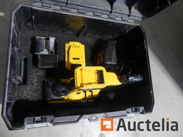Grote foto dewalt accuspijkermachine bouwplaatsradio doe het zelf en verbouw gereedschappen en machines