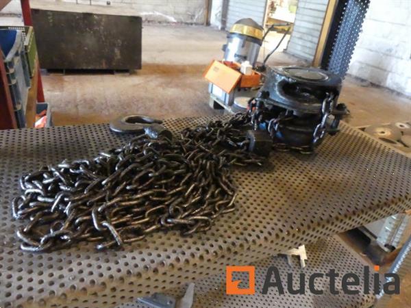 Grote foto 2 niet verwijderbare metalen planken en inhoud doe het zelf en verbouw hefwerktuigen