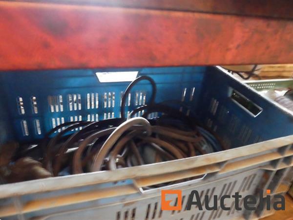 Grote foto 2 niet verwijderbare metalen planken en inhoud doe het zelf en verbouw hefwerktuigen