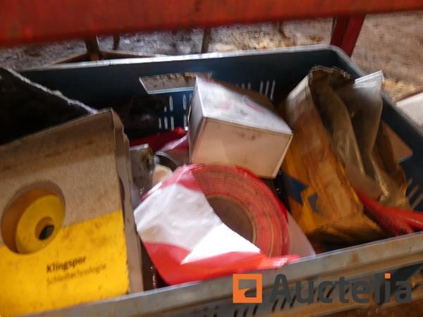 Grote foto 2 niet verwijderbare metalen planken en inhoud doe het zelf en verbouw hefwerktuigen