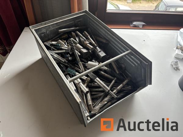 Grote foto industrieel lot frezen tappen boren 100 stuks doe het zelf en verbouw ijzerwaren en bevestigingsmiddelen