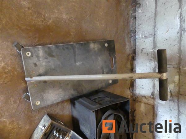 Grote foto 2 niet verwijderbare metalen planken en inhoud doe het zelf en verbouw hefwerktuigen
