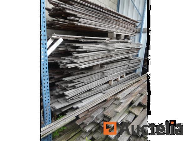 Grote foto meranti houten bekleding doe het zelf en verbouw ijzerwaren en bevestigingsmiddelen