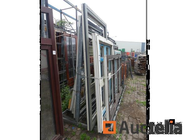 Grote foto draagezel met inhoud doe het zelf en verbouw hefwerktuigen