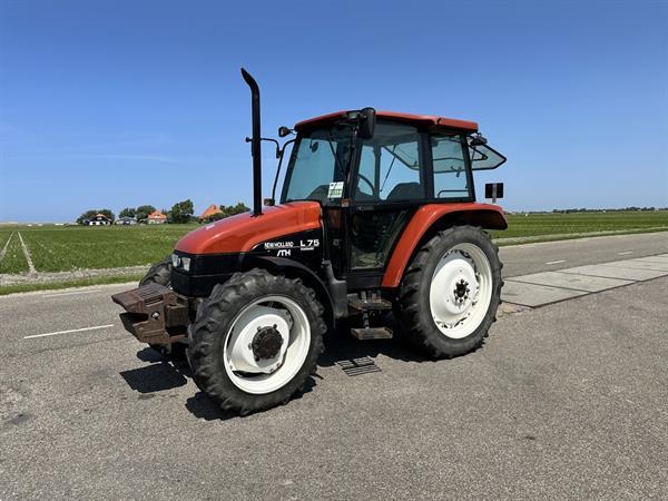 Grote foto new holland l75 agrarisch tractoren