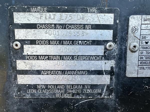 Grote foto new holland l75 agrarisch tractoren
