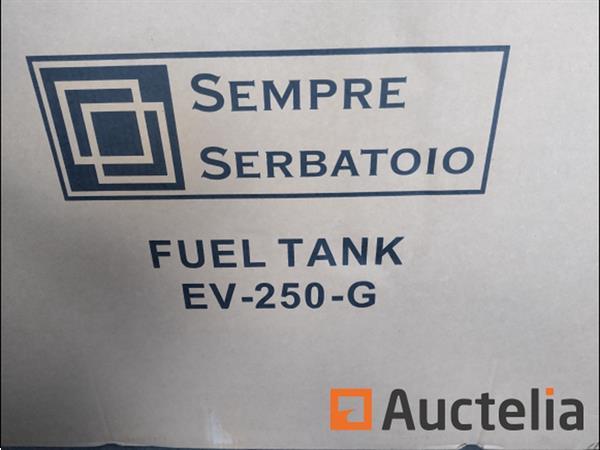 Grote foto brandstoftank 200 liter doe het zelf en verbouw gereedschappen en machines