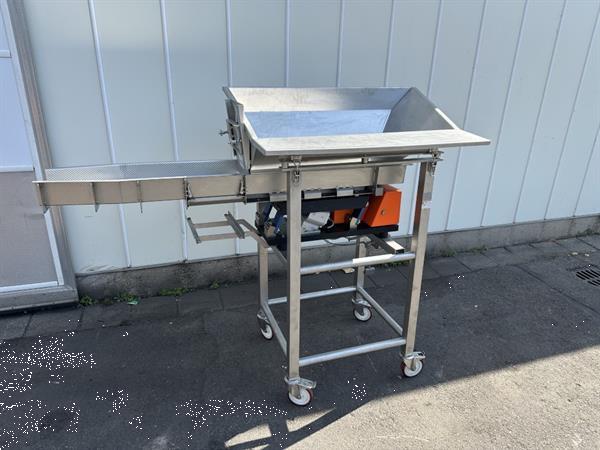 Grote foto bodijn trilgoot invoertriller uitvoerbreedte 19 cm agrarisch kisten