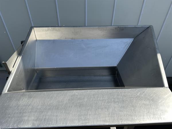 Grote foto bodijn trilgoot invoertriller uitvoerbreedte 19 cm agrarisch kisten