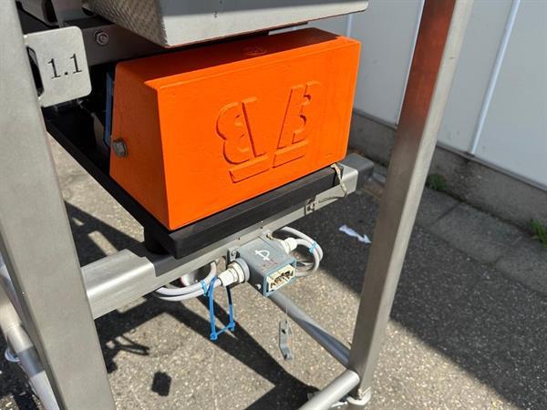 Grote foto bodijn trilgoot invoertriller uitvoerbreedte 19 cm agrarisch kisten