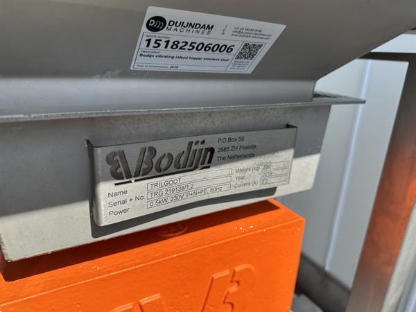 Grote foto bodijn trilgoot invoertriller uitvoerbreedte 19 cm agrarisch kisten
