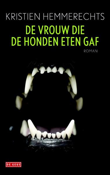 Grote foto de vrouw die de honden eten gaf boeken overige boeken