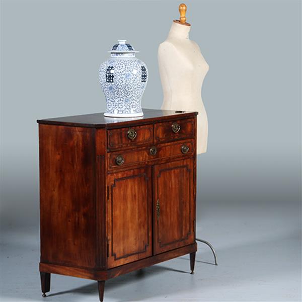 Grote foto hollandse louis seize penantkast ca 1790 met drie laden en twee deuren no.301850 antiek en kunst stoelen en banken