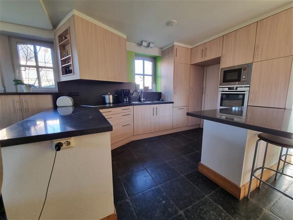 Grote foto hasselt gerenoveerde vierkantshoeve huizen en kamers bestaand benelux