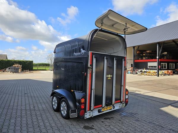 Grote foto humbaur pegasus paardentrailer 2 paards met zadelkamer geheel polyester agrarisch aanhangwagens