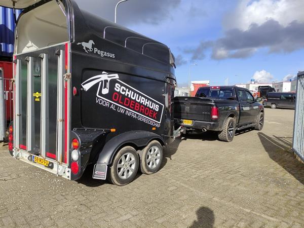 Grote foto humbaur pegasus paardentrailer 2 paards met zadelkamer geheel polyester agrarisch aanhangwagens