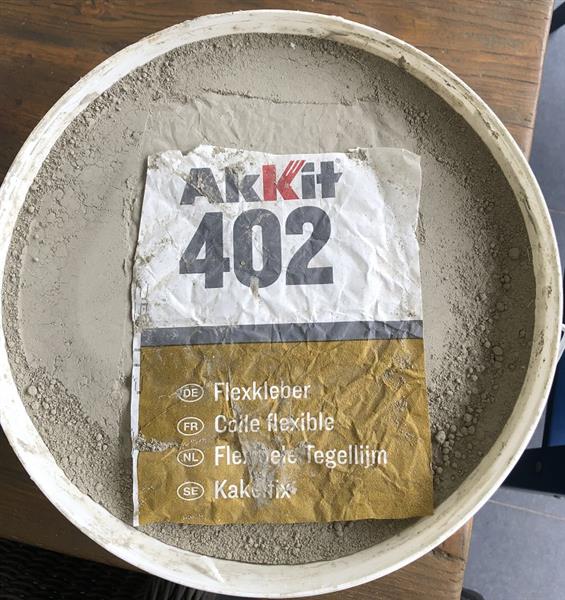 Grote foto tegellijm akkit 402. 18 kg. doe het zelf en verbouw vloerdelen en plavuizen
