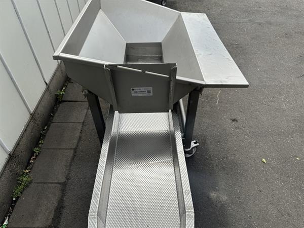 Grote foto bodijn trilgoot invoertriller uitvoerbreedte 19 cm agrarisch kisten