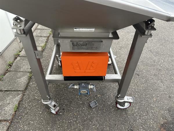 Grote foto bodijn trilgoot invoertriller uitvoerbreedte 19 cm agrarisch kisten