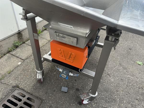 Grote foto bodijn trilgoot invoertriller uitvoerbreedte 19 cm agrarisch kisten