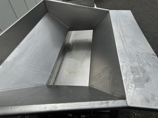 Grote foto bodijn trilgoot invoertriller uitvoerbreedte 19 cm agrarisch kisten