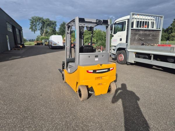 Grote foto jungheinrich efg320 4 wieler elektrisch mast 3f464 3644 uur. agrarisch heftrucks