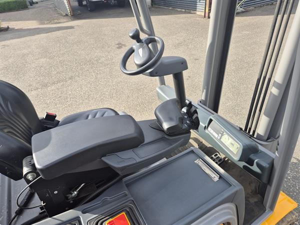 Grote foto jungheinrich efg320 4 wieler elektrisch mast 3f464 3644 uur. agrarisch heftrucks