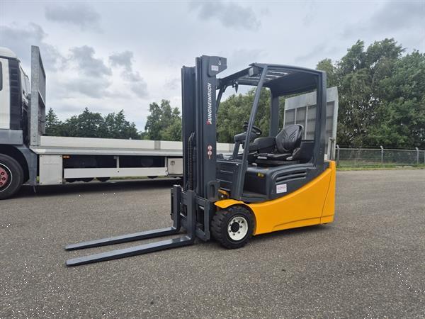 Grote foto jungheinrich efg220 2 ton 3 wieler elektrisch mast 3f450 3074 uur. agrarisch heftrucks