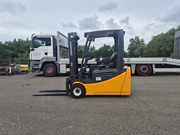 Grote foto jungheinrich efg220 2 ton 3 wieler elektrisch mast 3f450 3074 uur. agrarisch heftrucks