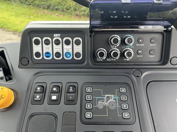 Grote foto kioti rx8040pc ge 73 pk cabine airco 4wd powershuttle evt met voorlader agrarisch tractoren