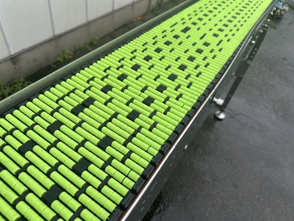 Grote foto het packhuys transportband 250 x 25 cm met rolletjes agrarisch transportbanden