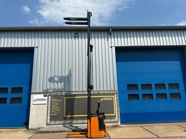 Grote foto vs 22247 elektrische triplex stapelaar still 5390mm freelift doe het zelf en verbouw hefwerktuigen